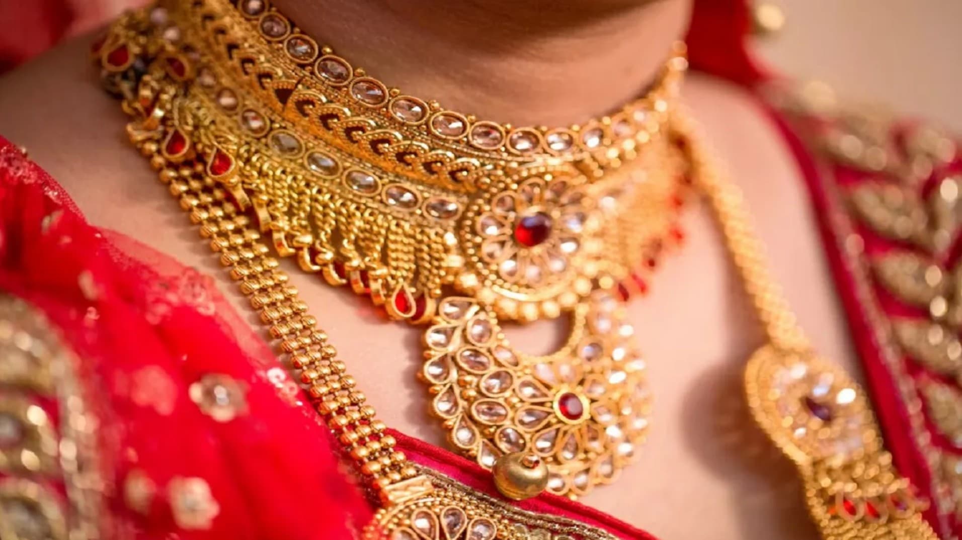 Gold Silver Price Today: दिल्ली में आज सोने-चांदी के दाम बढ़े, 24 कैरेट सोना 87,300 रुपये प्रति 10 ग्राम पर पहुंचा