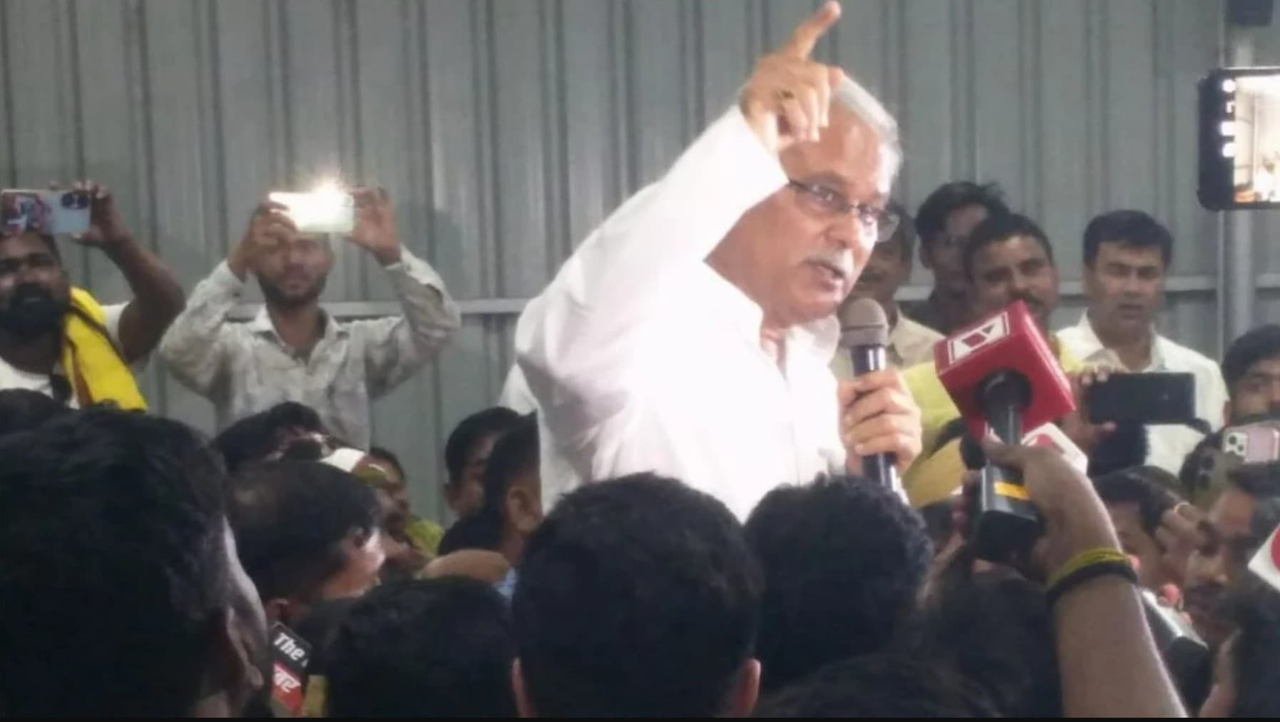 Chhattisgarh News: छत्तीसगढ़ शराब घोटाला, ईडी ने भूपेश बघेल के घर पर छापा मारा, 30 लाख रुपये जब्त, कांग्रेस ने कहा - "भाजपा की साजिश
