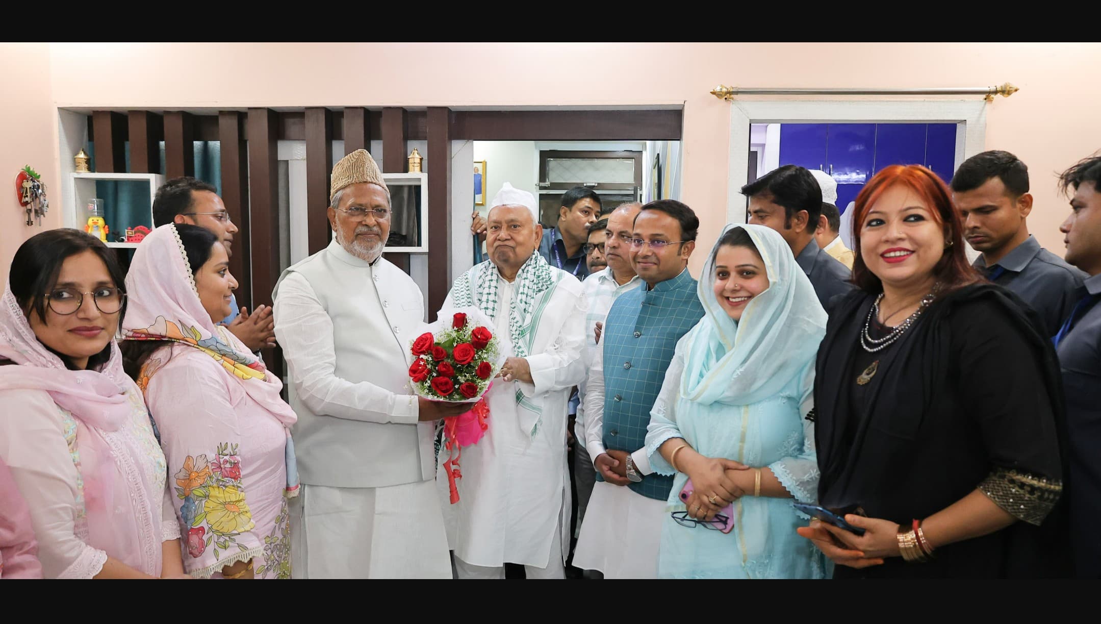Nitish Kumar Iftar Party: CM नीतीश कुमार पहुंचे दावत-ए-इफ्तार में, अमन-चैन और भाईचारे की मांगी दुआ!