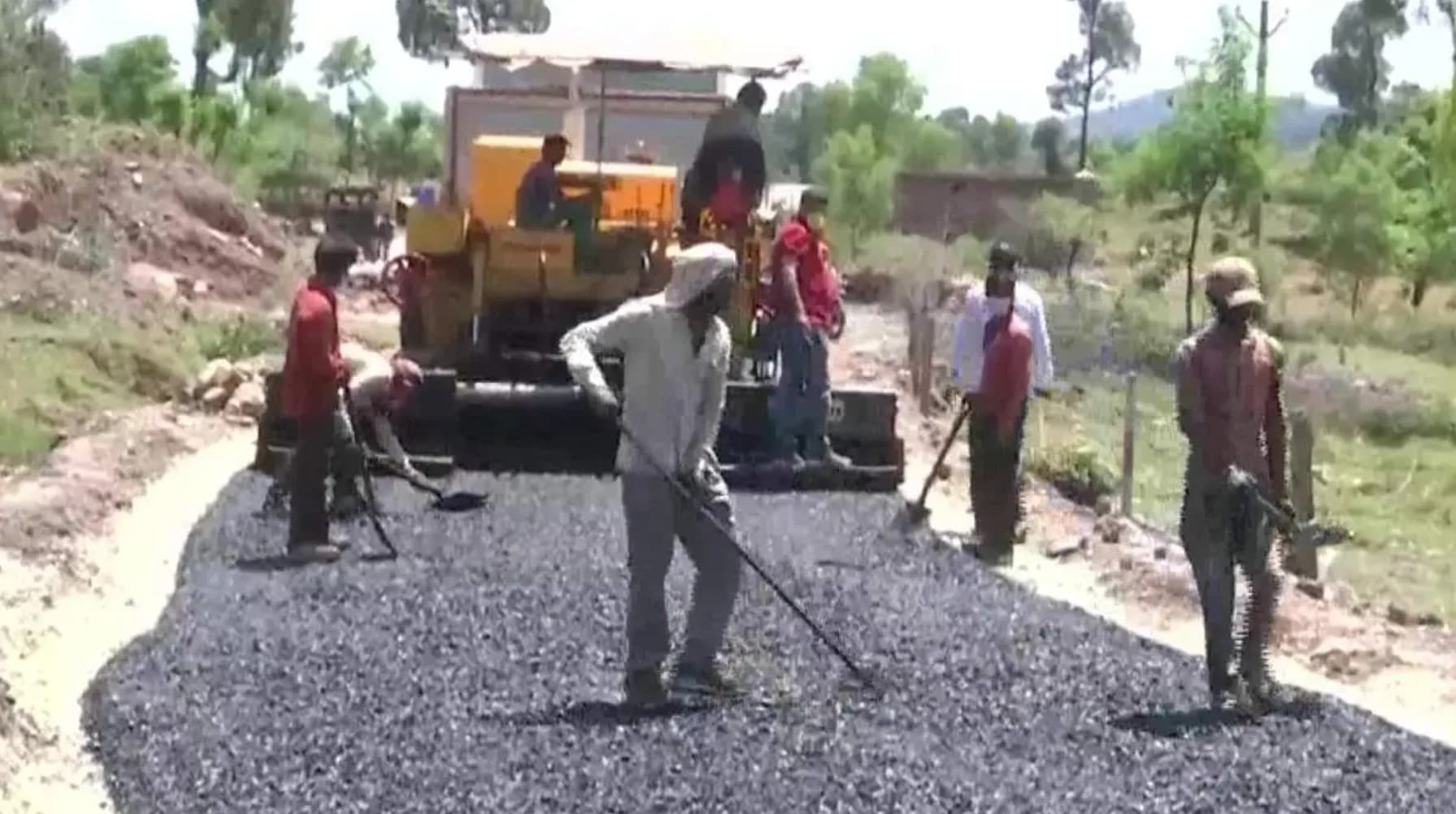 Bihar Rural Roads 2025: बिहार में 6043 किमी ग्रामीण सड़कों की मरम्मत पूरी, ₹3059 करोड़ खर्च — ग्रामीण संपर्क में बड़ा सुधार