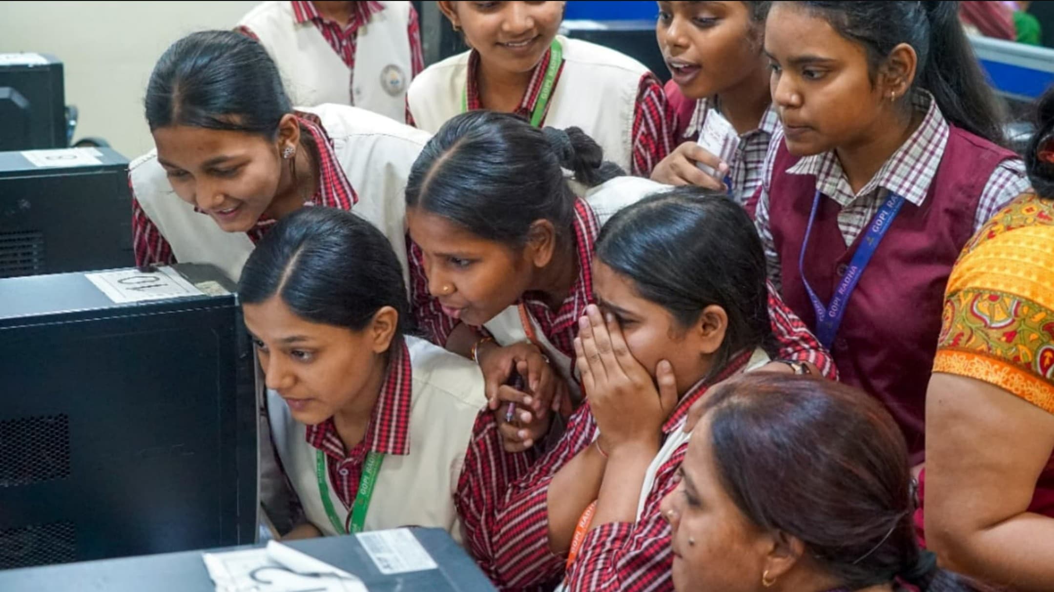 WB Madhyamik Result 2025: अद्रिता सरकार बनीं टॉपर, 700 में से 696 अंक! देखें टॉपर्स की पूरी लिस्ट