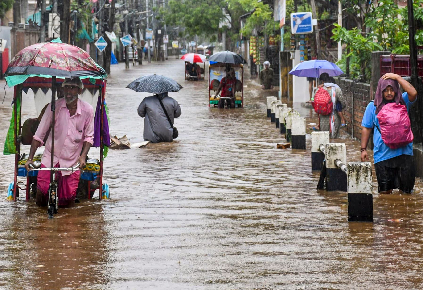 Delhi Monsoon Update: दिल्ली-यूपी में उमस से हाहाकार, पहाड़ों पर आफत की बारिश! कब आएगा मानसून? जानिए मौसम विभाग की ताज़ा भविष्यवाणी