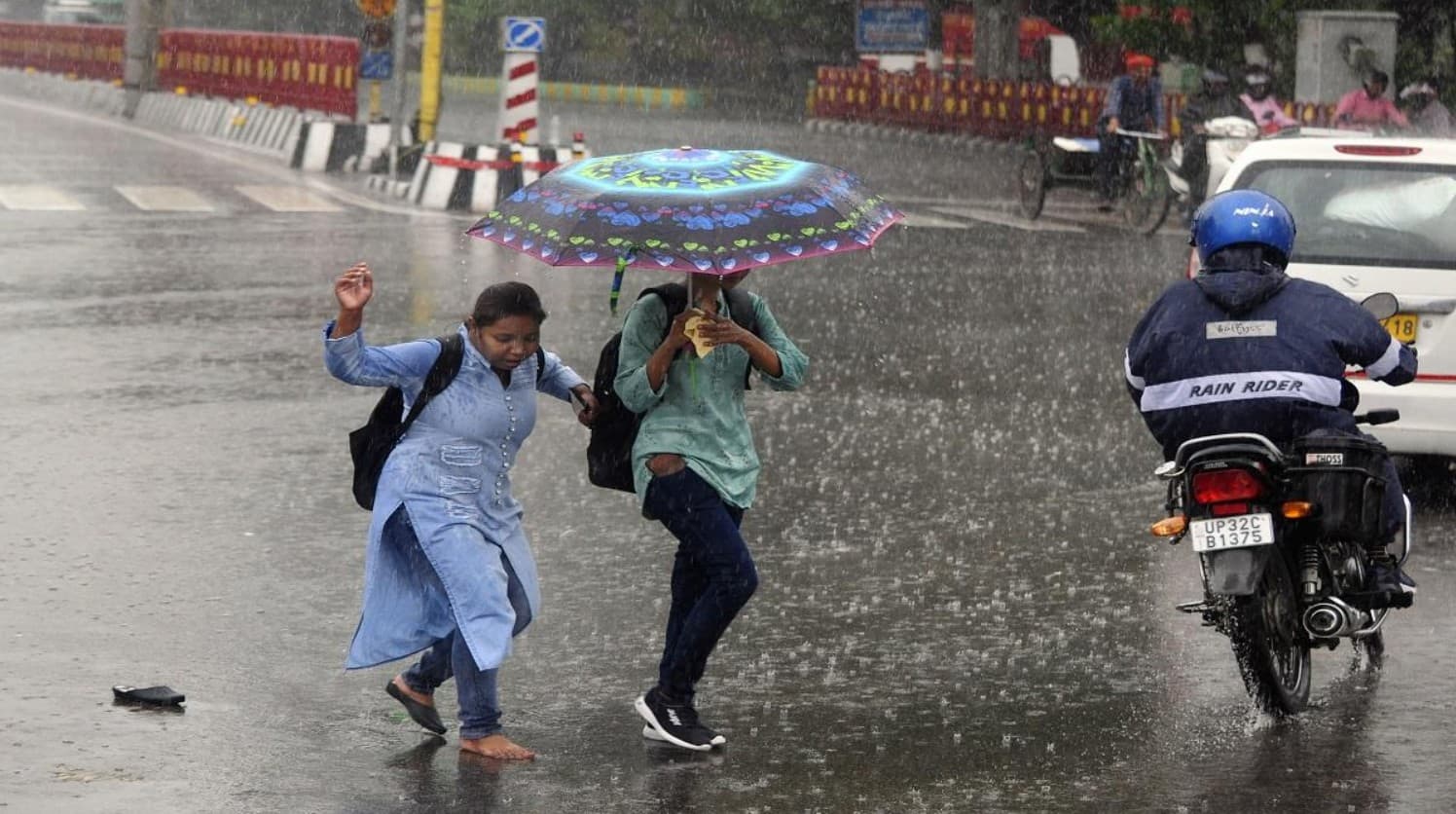 UP Weather Alert: 16 सितंबर को पूर्वी-मध्य यूपी में भारी बारिश का अलर्ट, लखनऊ समेत कई जिलों में चेतावनी