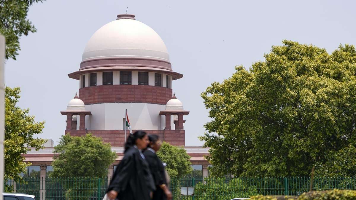 SC का बड़ा फैसला: शिक्षक सेवा और प्रमोशन के लिए अब अनिवार्य होगा TET, जानें किसे मिली राहत