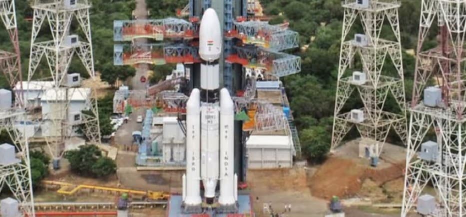 ISRO का ‘बाहुबली’ रॉकेट फिर गरजा आसमान में! भारतीय नौसेना के लिए सबसे भारी CMS-03 सैटेलाइट लॉन्च