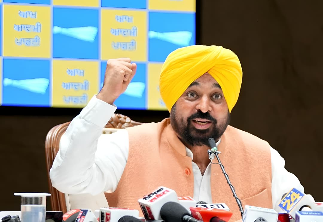 पंजाब सरकार में ठेका प्रथा खत्म: मन सरकार ने फैसला लिए, अब पंजाब में सरकारी कर्मचारी ठेके पर नहीं रखे जाएँगे और पुराने ठेके के कर्मचारियों को पक्का किया जाएगा, 65 हजार से अधिक कच्चे कर्मचारियों की मिलेगा सीधा फायदा