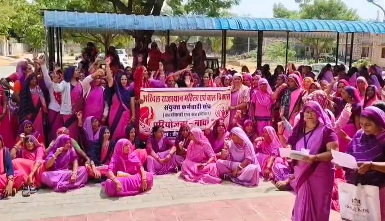 राजस्थान: आंगनबाड़ी कार्यकर्ताओं का प्रदर्शन, केंद्रों पर तालाबंदी; मांगें पूरी नहीं होने पर अनिश्चितकालीन धरने की चेतावनी