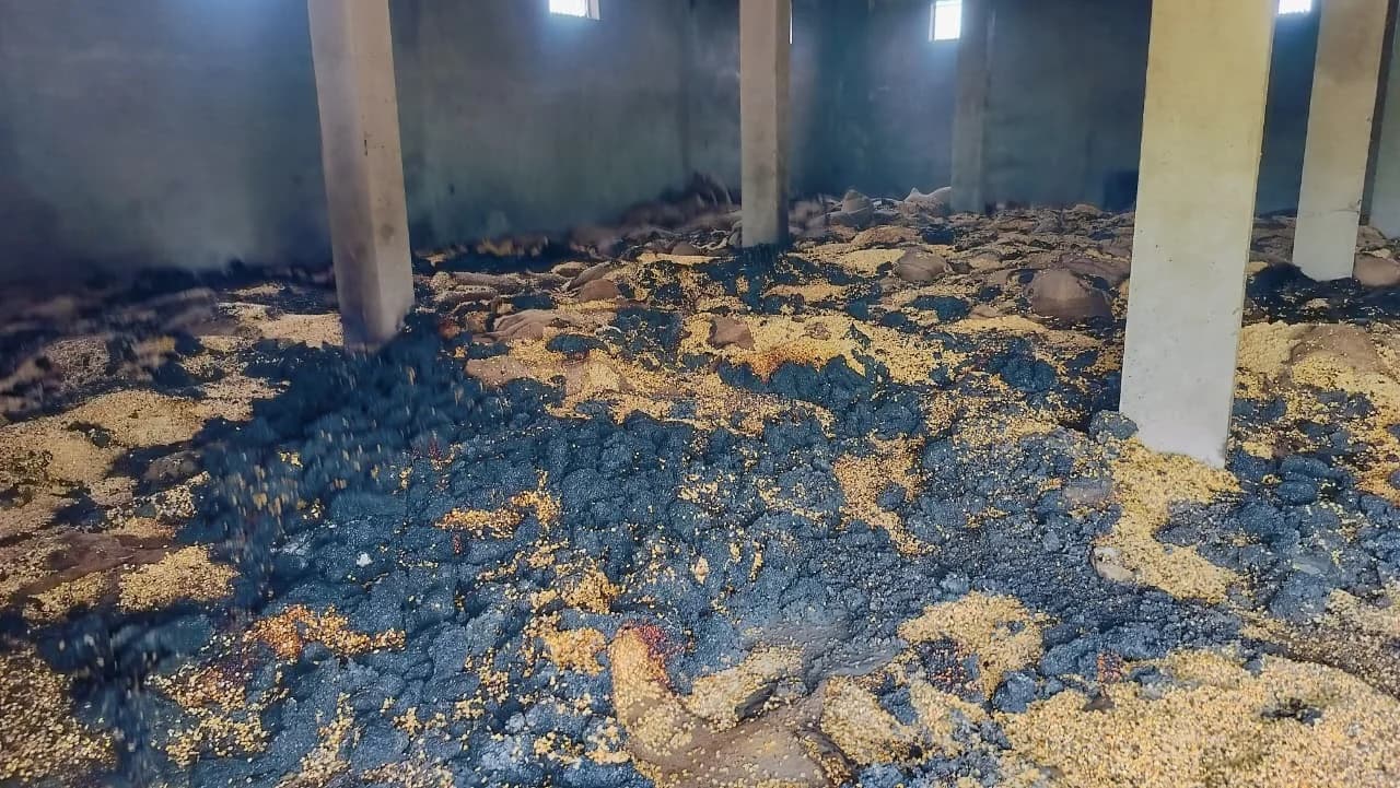 उत्तर प्रदेश: शॉर्ट सर्किट से खाद-बीज गोदाम में भीषण आग, 700 बोरी मक्का जलकर राख