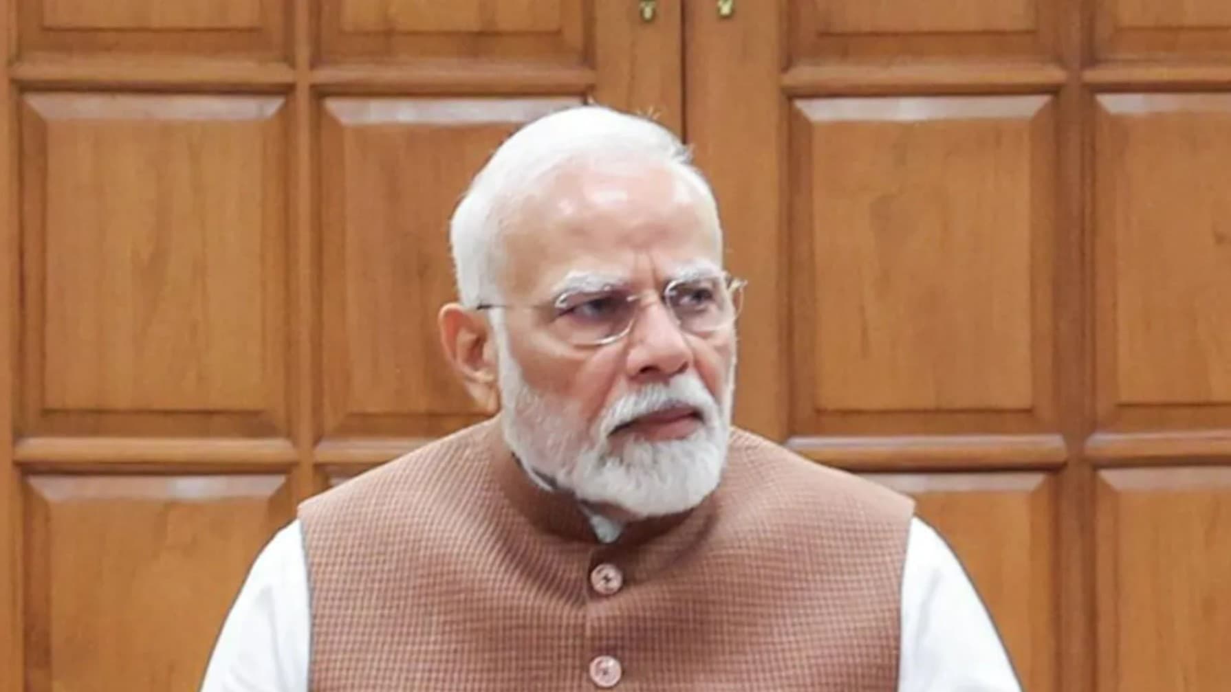 PM Modi Rajasthan Visit: ऑपरेशन सिंदूर के बाद पहली बार राजस्थान पहुंचे PM मोदी, करणी माता मंदिर में दर्शन और ₹26,000 करोड़ की सौगात!