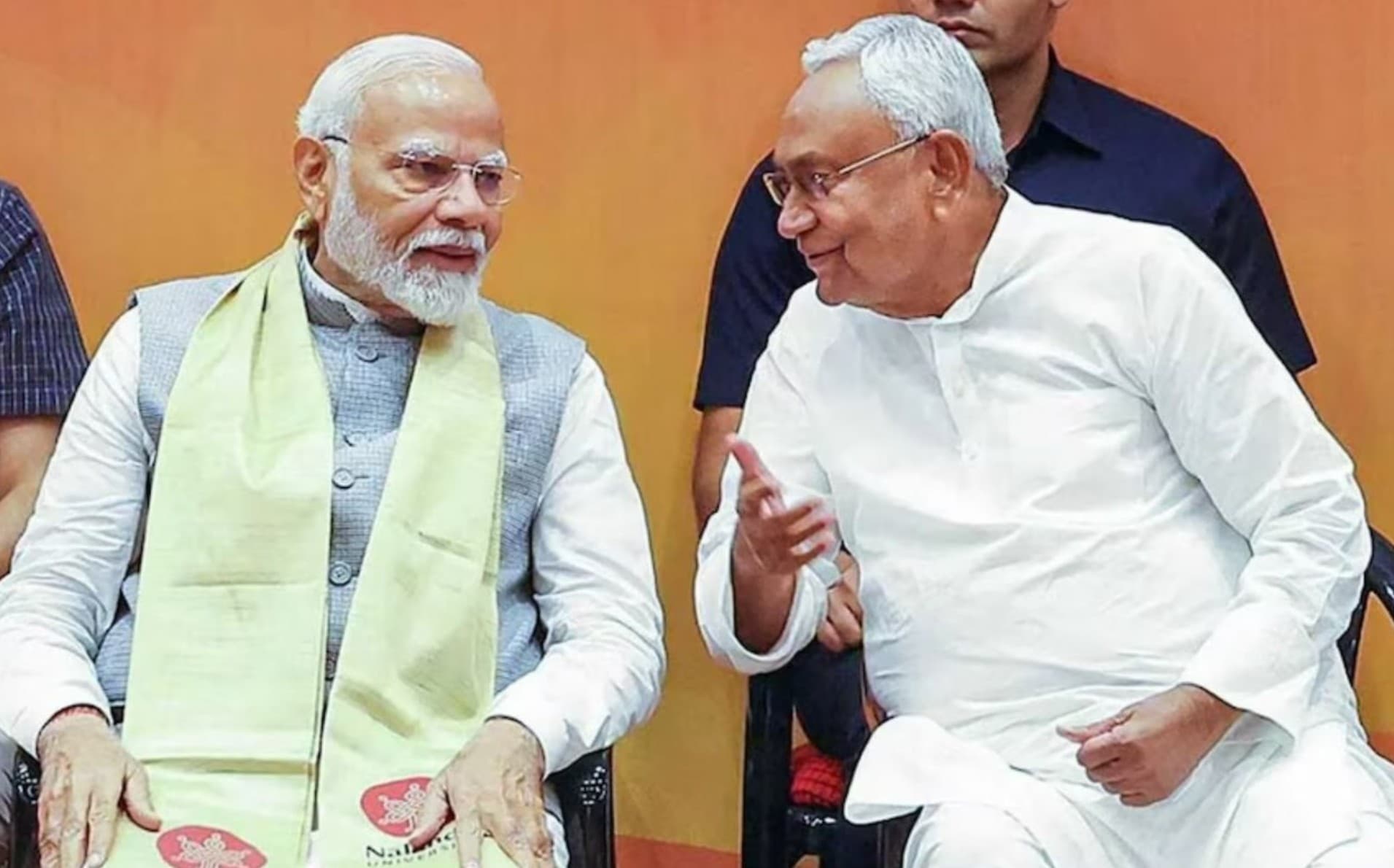 PM Modi Bihar Visit 2025: बिहार को मिला 5,900 करोड़ का तोहफा! मोदी-नीतीश की जोड़ी ने सीवान से किया विकास योजनाओं का धमाकेदार उद्घाटन