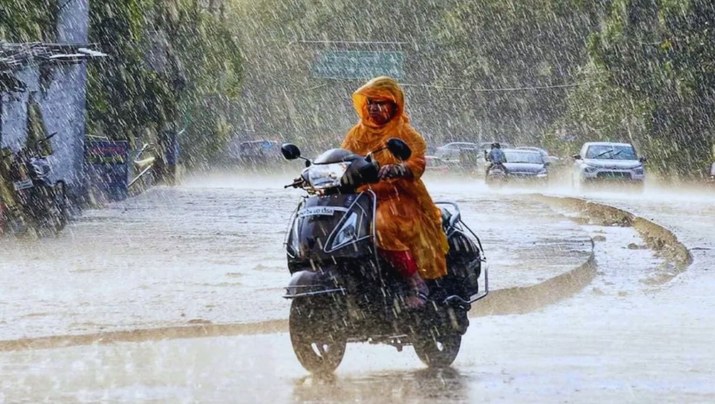 UP Weather Update: उमस से कब मिलेगी राहत? जानें किन जिलों में होगी बारिश और कहां बना बाढ़ का खतरा