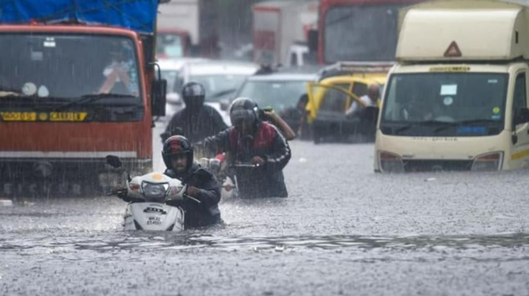 WeatherUpdate: बरसेगा आसमान से कहर! यूपी-बिहार से लेकर उत्तराखंड तक IMD का रेड अलर्ट, जानें कहां होगी तबाही जैसी बारिश