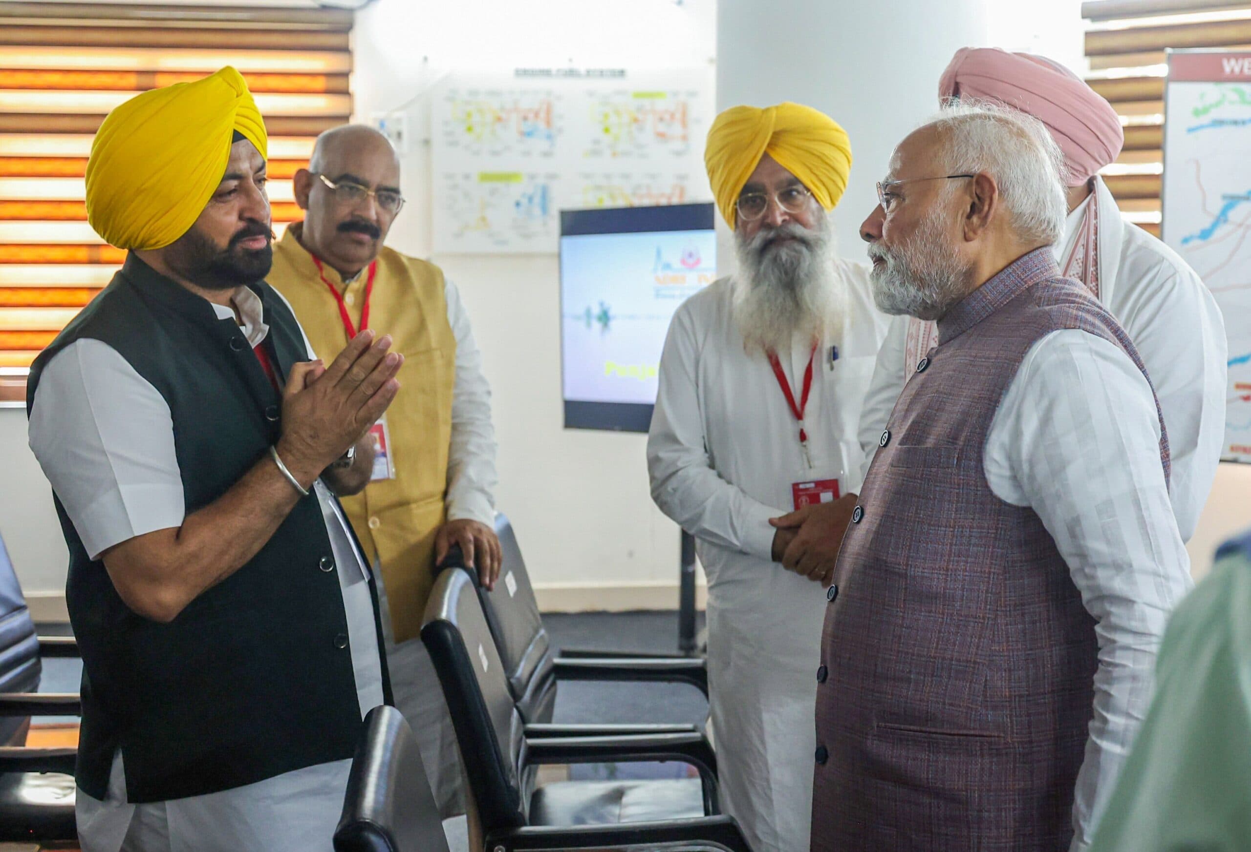 पंजाब के ज़ख्मों पर नमक: PM मोदी ने सिर्फ़ ₹1600 करोड़ दिए, पंजाबी भाषा पर भी टिप्पणी से गुस्सा फूटा