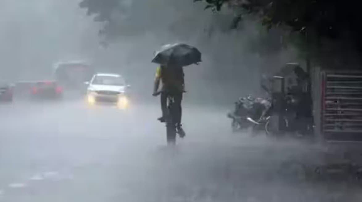 UP Weather Alert: पूर्वी यूपी में गरज-चमक के साथ बारिश का अलर्ट, 11 सितंबर से मचेगा मूसलाधार बारिश का कहर