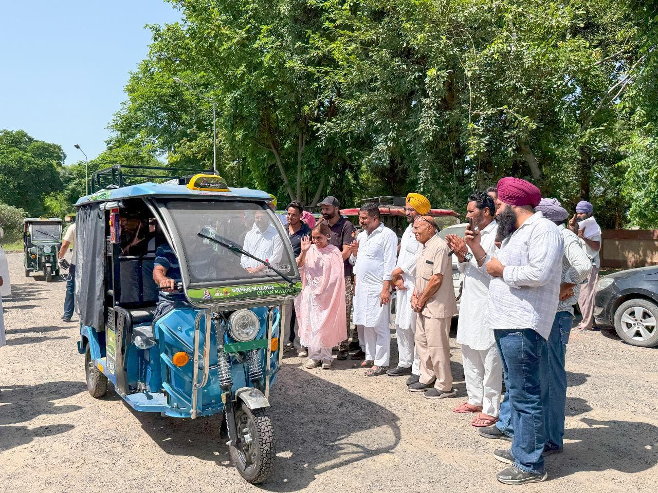 पर्यावरण की सुरक्षा और रोज़गार की ओर बड़ा कदम: मान सरकार ने ज़रूरतमंदों में बांटे ई-रिक्शा