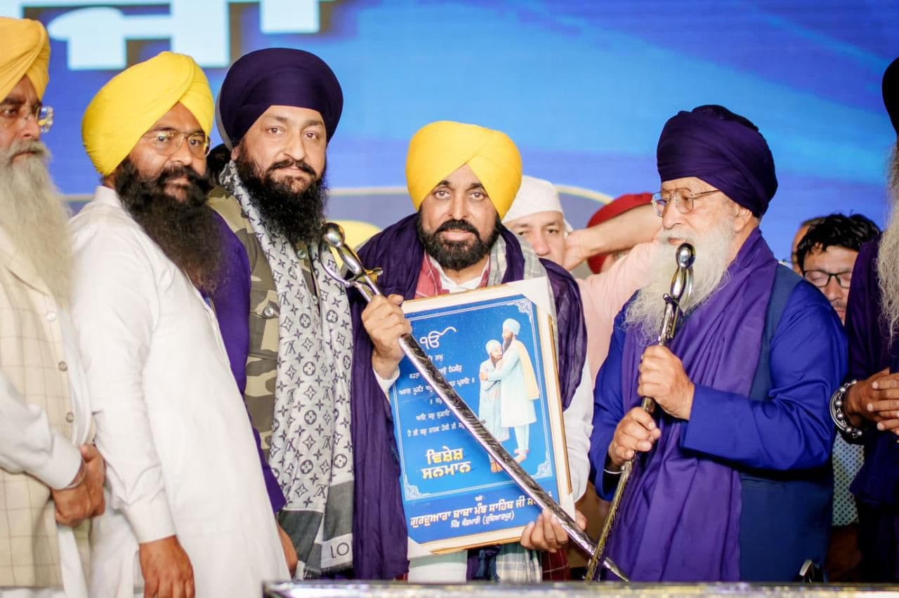 होशियारपुर के कंडी क्षेत्र में 70 साल बाद बनेंगी शानदार सड़कें, सीएम भगवंत मान ने 150 करोड़ के विकास कार्यों का किया उद्घाटन