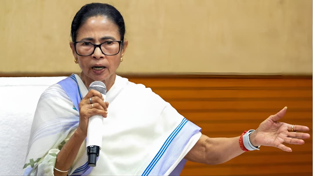बंगाल में सियासी भूचाल! ममता बनर्जी पर हमले के बाद सुलग उठे सवाल- क्या सच में टूट जाएगा टीएमसी का मनोबल?