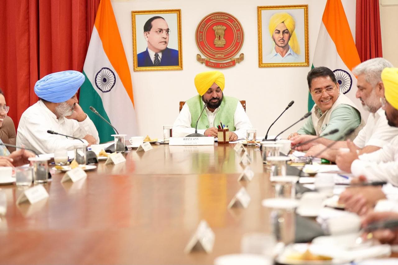 मुख्यमंत्री भगवंत सिंह मान के नेतृत्व वाली कैबिनेट द्वारा पंजाब भर की अनधिकृत कॉलोनियों को नियमित करने से संबंधित संशोधन को मंजूरी