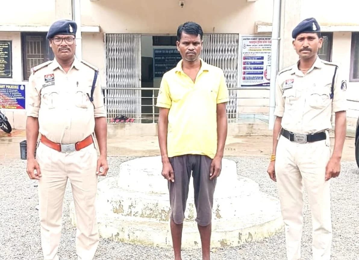 छत्तीसगढ़: महासमुंद पुलिस की बड़ी कार्रवाई, 40.97 लाख की धान अनियमितता में फरार समिति प्रभारी गिरफ्तार