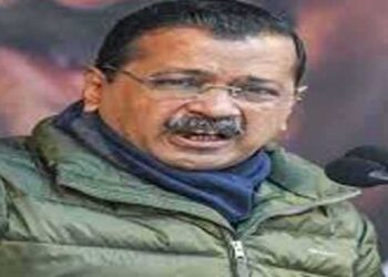 दिल्ली की कानून-व्यवस्था ठीक करने के लिए शाह को समझायें योगी: केजरीवाल