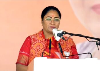 Delhi CM Rekha Gupta: रेखा गुप्ता बनीं दिल्ली की चौथी महिला मुख्यमंत्री, प्रवेश वर्मा समेत 6 ने ली मंत्री पद की शपथ