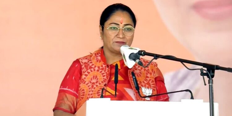 Delhi CM Rekha Gupta: रेखा गुप्ता बनीं दिल्ली की चौथी महिला मुख्यमंत्री, प्रवेश वर्मा समेत 6 ने ली मंत्री पद की शपथ