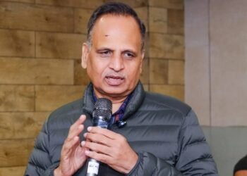 Delhi Politics: आप नेता सत्येंद्र जैन की बढ़ीं मुश्किलें! गृह मंत्रालय ने राष्ट्रपति से मुकदमा चलाने की मांगी मंजूरी