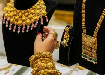 Gold Silver Rate Today: चांदी एक लाख के पार, सोने की कीमत ने भी उड़ाए होश, जानें आज क्या है ताजा भाव?