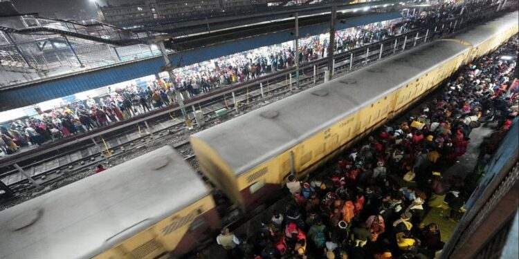 New Delhi Railway Station Stampede: नई दिल्ली स्टेशन पर कैसे मची भगदड़ ? सामने आई RPF की रिपोर्ट