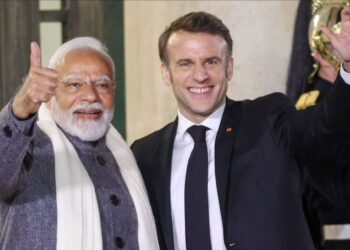 PM Modi France Visit: फ्रांस में पीएम मोदी का जलवा, राष्ट्रपति मैंक्रों ने गर्मजोशी से किया स्वागत