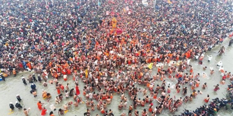 Mahakumbh 2025: स्नान करती महिलाओं की तस्वीरें और Video इंटरनेट पर नीलाम, सीएम योगी ने लिया बड़ा एक्शन