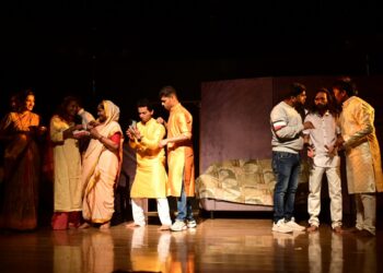 Bihar News Hindi: जब सरकारी अफसर बने कलाकार, हंसी और विचारों से गूंजा पटना