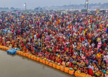 Maha Kumbh 2025: महाकुंभ गई पत्नी, नाराज बैंक अधिकारी ने कोर्ट में लगा दी तलाक की अर्जी; जानें पूरा मामला