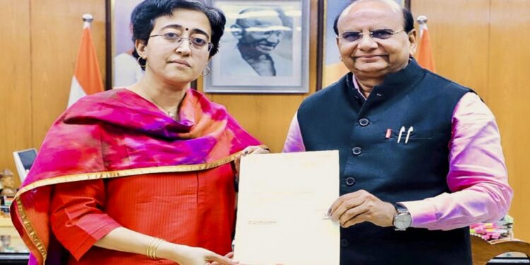 Delhi News Hindi: दिल्ली की मुख्यमंत्री आतिशी ने उपराज्यपाल को सौंपा अपना इस्तीफा