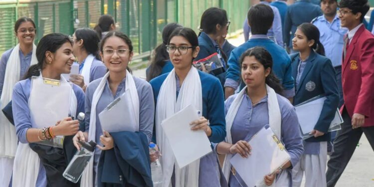 CBSE Board Exam 2025: क्या लीक हो गया सीबीएसई बोर्ड परीक्षा का पेपर? बोर्ड ने जारी किया आधिकारिक बयान