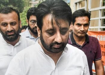 Amanatullah Khan: अमानतुल्लाह खान को बड़ी राहत, कोर्ट ने गिरफ्तारी पर लगाई रोक, जानें मामला