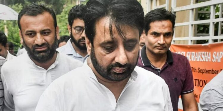 Amanatullah Khan: अमानतुल्लाह खान को बड़ी राहत, कोर्ट ने गिरफ्तारी पर लगाई रोक, जानें मामला