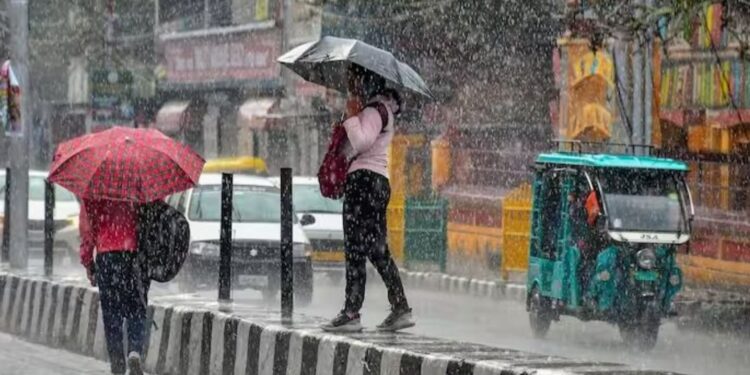 Weather Updates: बदलने वाला है मौसम हो जाएं सतर्क, इन राज्यों में आज होगी बारिश