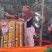 राजनाथ ने छत्तरपुर, मोतीनगर में किया रोड शो और भाजपा को वोट देने की अपील