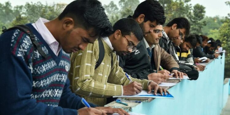 Bihar News Hindi: बिहार में रोजगार क्रांति, 50 लाख युवाओं को मिलेंगे नौकरी के अवसर, पलायन में तेजी से कमी!”