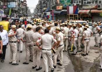 Delhi News: दिल्ली में दो पक्षों के बीच ताबड़तोड़ फायरिंग, 5 लोगों को लगी गोली, GTB अस्पताल में चल रहा इलाज