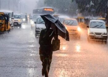Weather Update: उत्तर भारत में बदला मौसम का मिजाज, यूपी के कई जिलों में बारिश से राहत