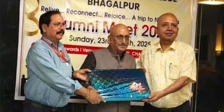 BhagalpurAlumni Meet: दिल्ली में सजी भागलपुर के पूर्व छात्रों की महफिल, 36 साल बाद मिले पुराने साथी!
