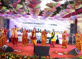 Bihar Diwas 2025: दिल्ली में बिहार दिवस की धूम! दिल्ली हाट में भव्य मेले में उमड़ी भीड़, उद्योग मंत्री ने किए बड़े ऐलान 