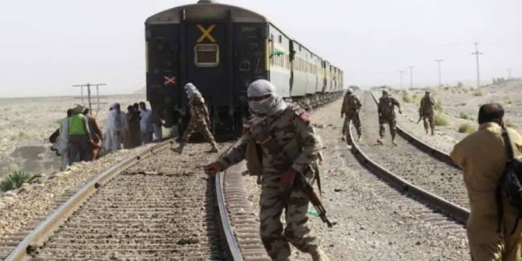Pakistan Train Hijacked: पाकिस्तान: बलोच आर्मी ने ट्रेन हाईजैक की, 140 सैनिक बंधक, 20 जवानों की मौत