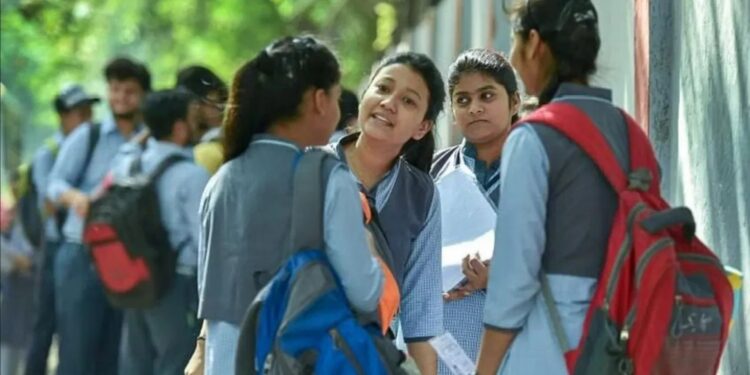 UP Board Exam 2025: यूपी बोर्ड 10वीं-12वीं की कॉपियों की जांच 19 मार्च से, जारी हुए सख्त दिशा-निर्देश!