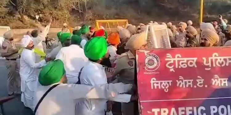 Farmers Protest: किसानों पर कड़ी कार्रवाई! पंजाब पुलिस ने हिरासत में लिया, बॉर्डर से हटाए गए प्रदर्शनकारी