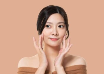Korean Glass Skin Beauty Tips 2025: कोरियन ग्लास स्किन रूटीन, जानिए 7 आसान टिप्स जो बना देंगे आपकी स्किन इंस्टा-रेडी!