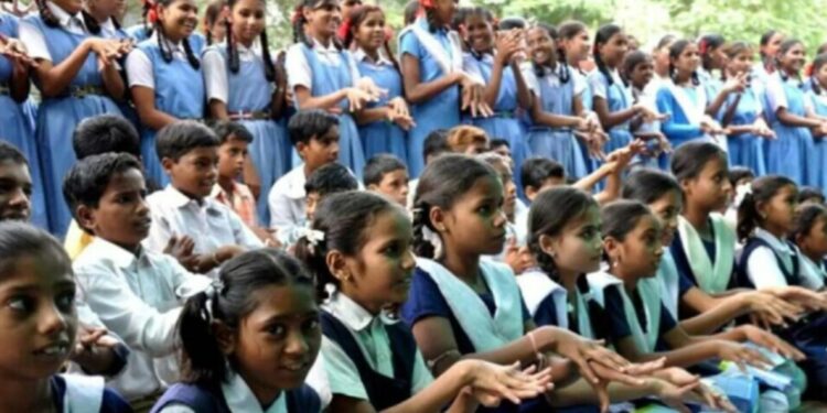 School Construction Bihar: बिहार में OBC स्कूलों पर सचिव का बड़ा ऐक्शन – देरी हुई तो ठेकेदार होंगे ब्लैकलिस्ट!”
