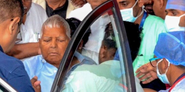 Lalu Yadav Health Update: लालू यादव का AIIMS में सफल ऑपरेशन: पीठ के घाव से लेकर किडनी ट्रांसप्लांट तक, जानें पूरी हेल्थ अपडेट!